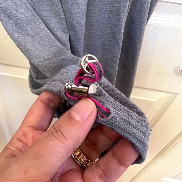 Lululemon tank top activewear in size small - Picture 3 of 3